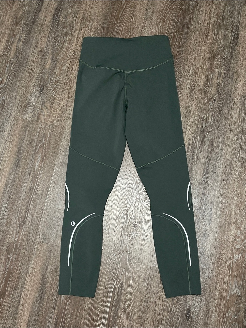 EUC Lululemon Matching Smoked Spruce 3-Piece Set. Size Tops 8/Bottom 6 - Picture 6 of 12